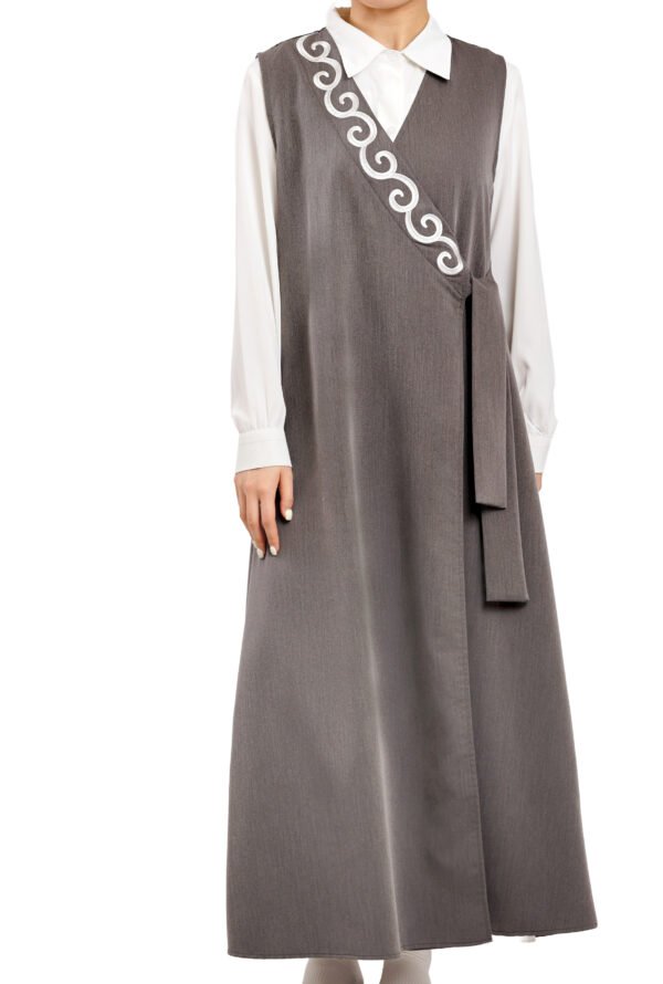 Sleeveless stylish Set with Inner Shirt
