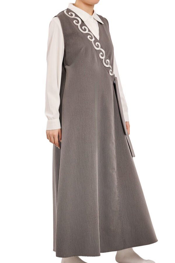 Sleeveless stylish Set with Inner Shirt - Image 2