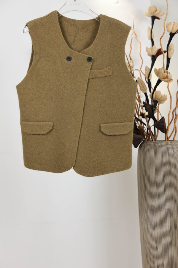 Special vest with 2 buttons on top - Image 4