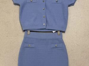 A set of skirt & classic shirt