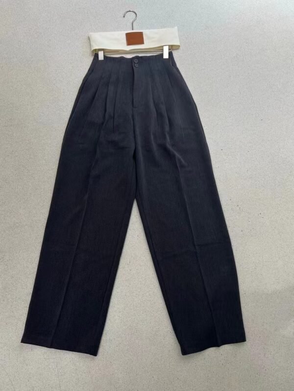 Formal pants with two buttons
