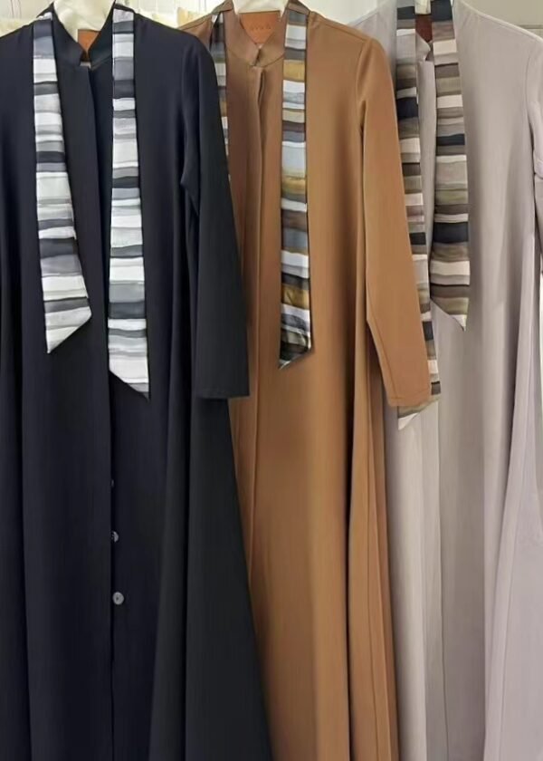 Classic abaya with colorful scarf - Image 7