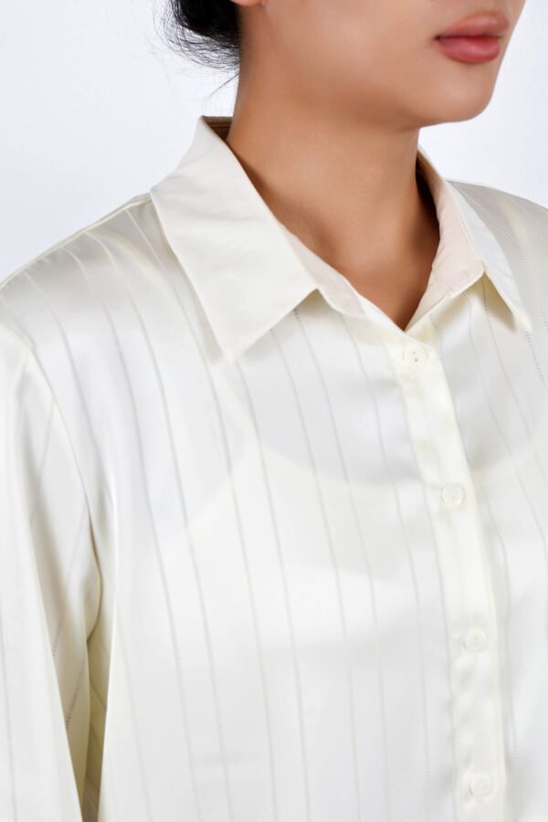 Basic stripped shirt with longer back - Image 5