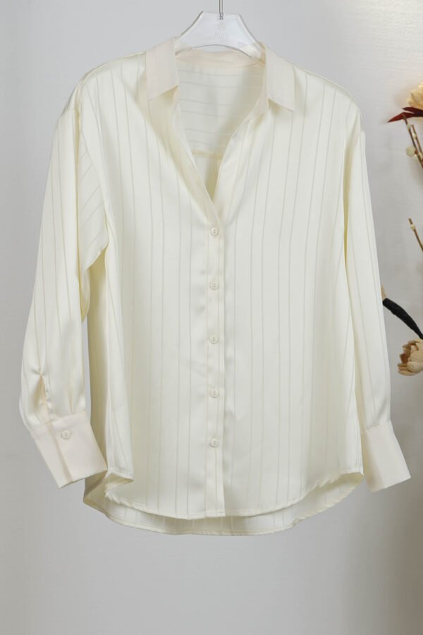 Classic shirt with striped lines - Image 5