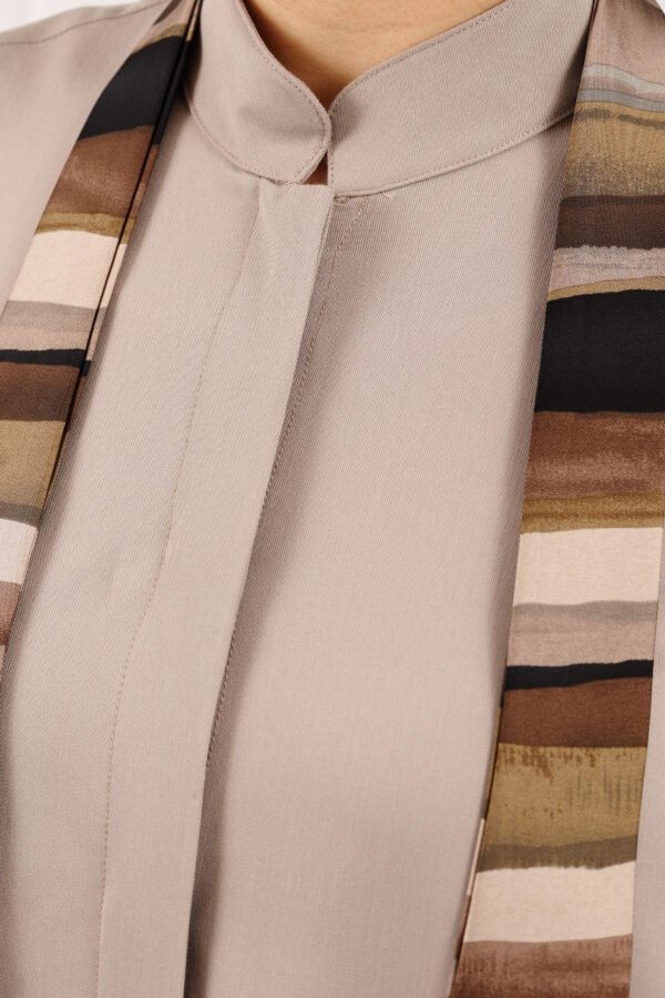 Classic abaya with colorful scarf - Image 5