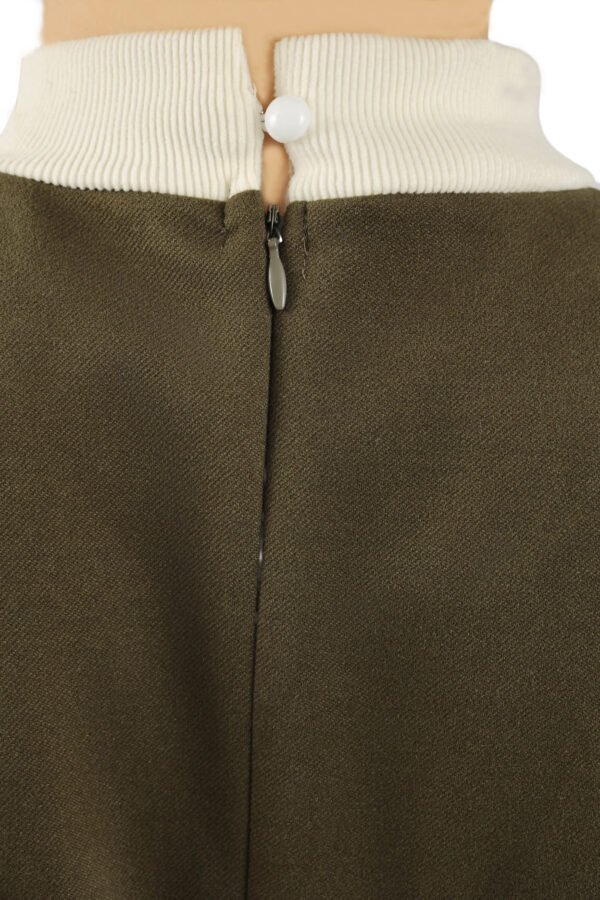 Modest Buttoned Look - Image 4
