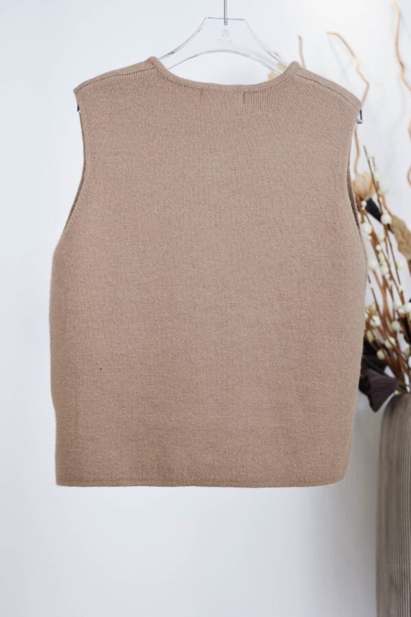 Winter vest with gold buttons - Image 3