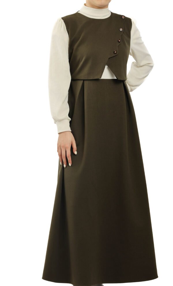 Modest Buttoned Look