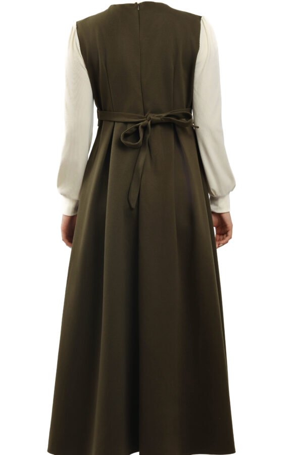 Modest Buttoned Look - Image 3