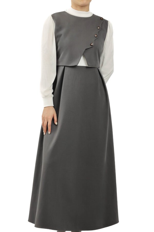 Modest Buttoned Look - Image 6