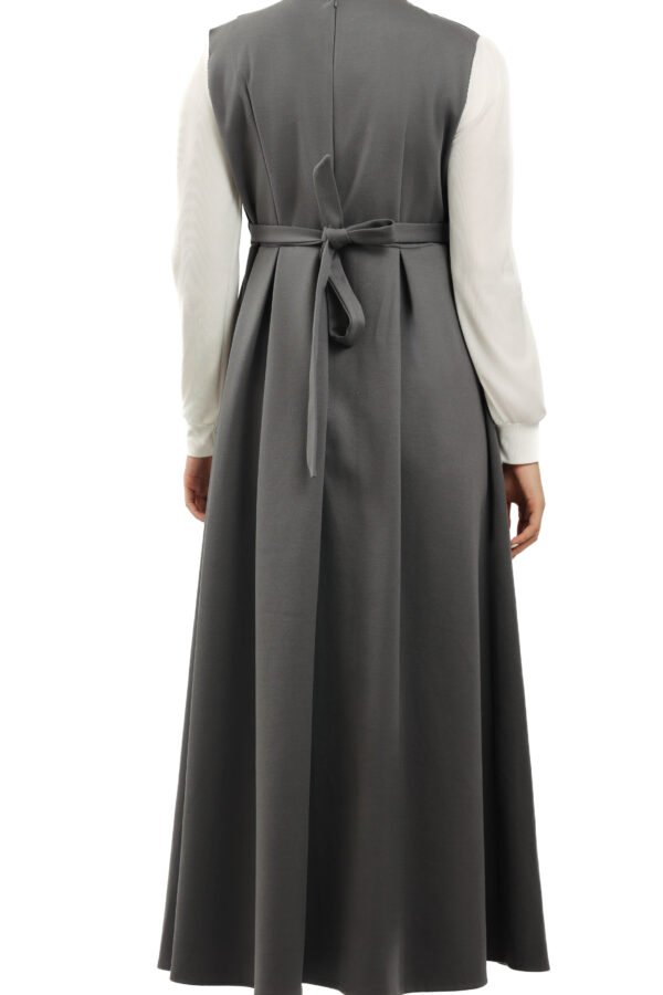 Modest Buttoned Look - Image 7
