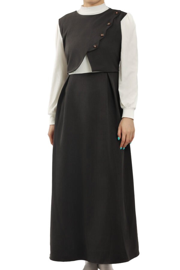 Modest Buttoned Look - Image 8